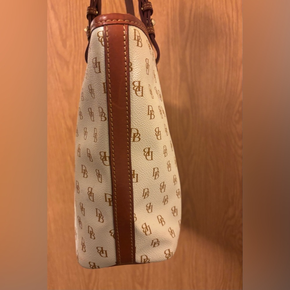 Dooney & Bourke shoulder purse - Picture 3 of 9